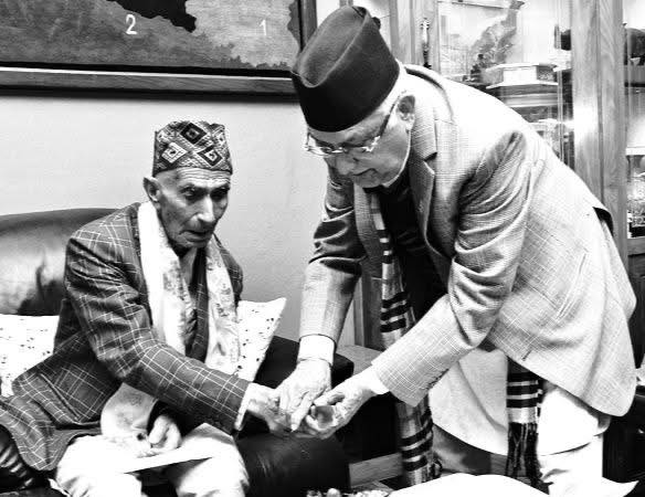 केपी शर्मा ओलीलाई पितृशोक