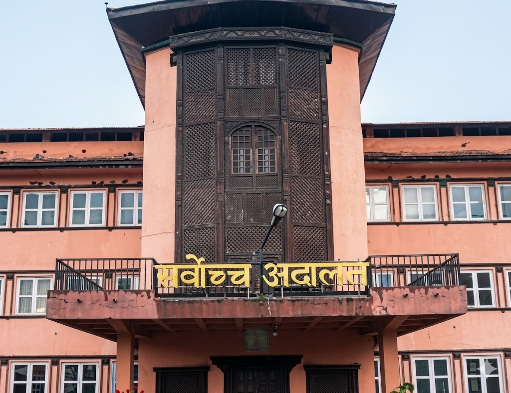 सय रुपैयाँ बढीको सामानमा भन्सार शुल्क लिने निर्णयमा सर्वोच्चको रोक