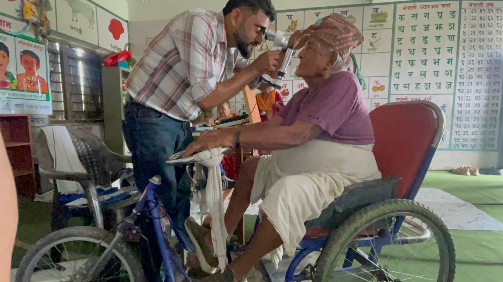 गौर आँखा अस्पतालको महाअभियान : रौतहटको गैँडाटारमा दुई दिन मै ४६८ जनाले पाए निःशुल्क स्वास्थ्य तथा आँखा सेवा, ३८ जनाको मोतियाबिन्दु शल्यक्रिया निःशुल्क हुने!